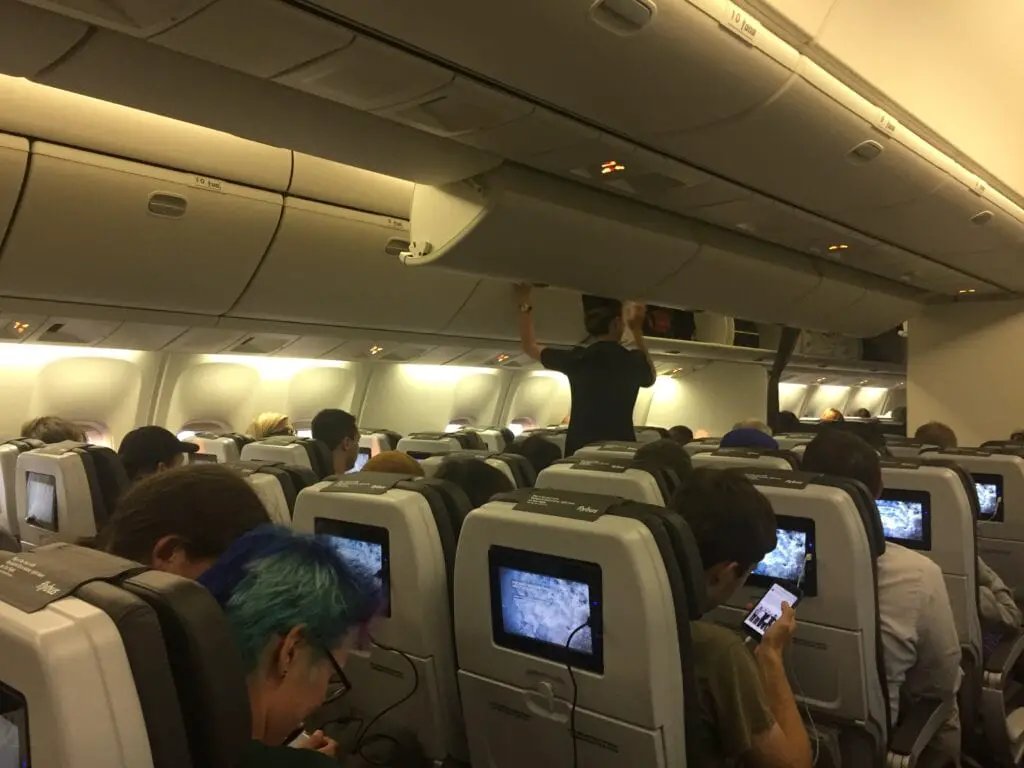 Icelandair B767 econonmy cabin