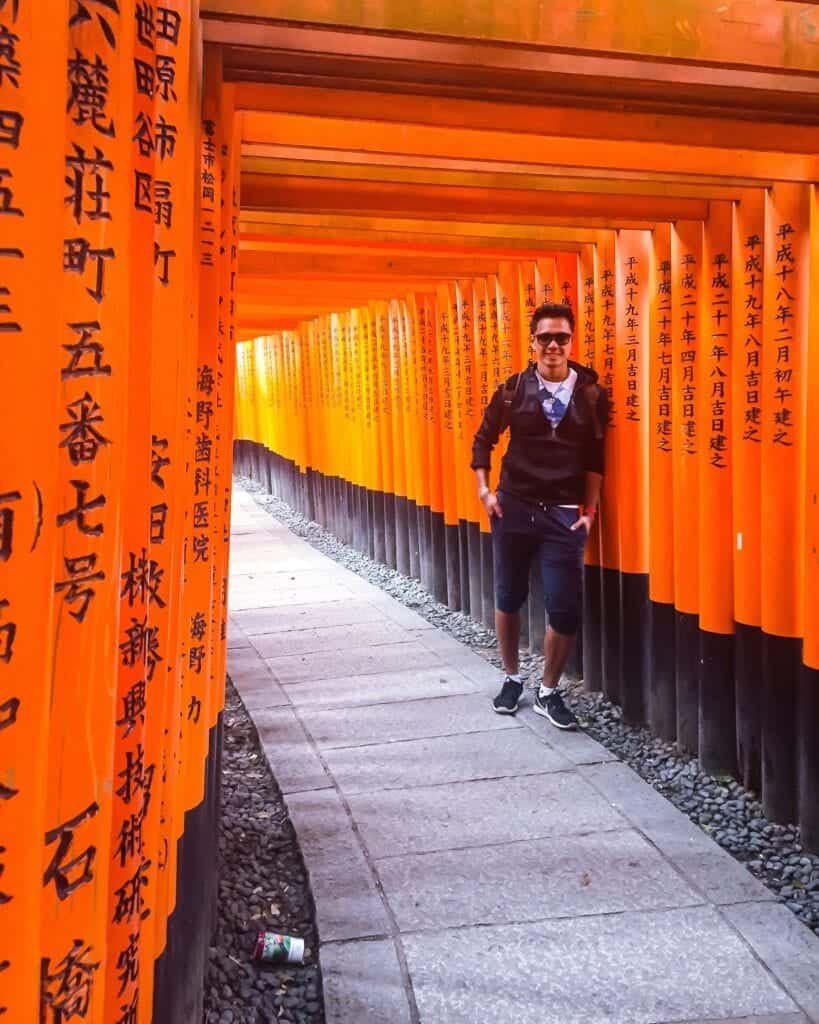 torii gates kyoto japan