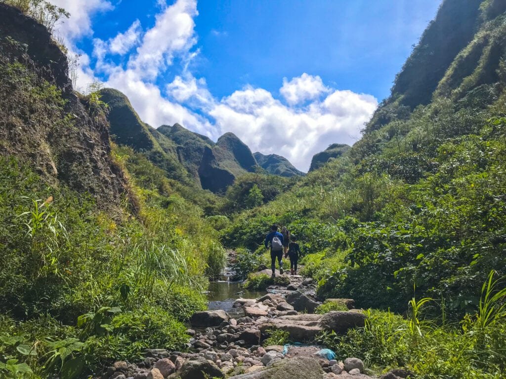 trekking mount pinatubo day tour from manila