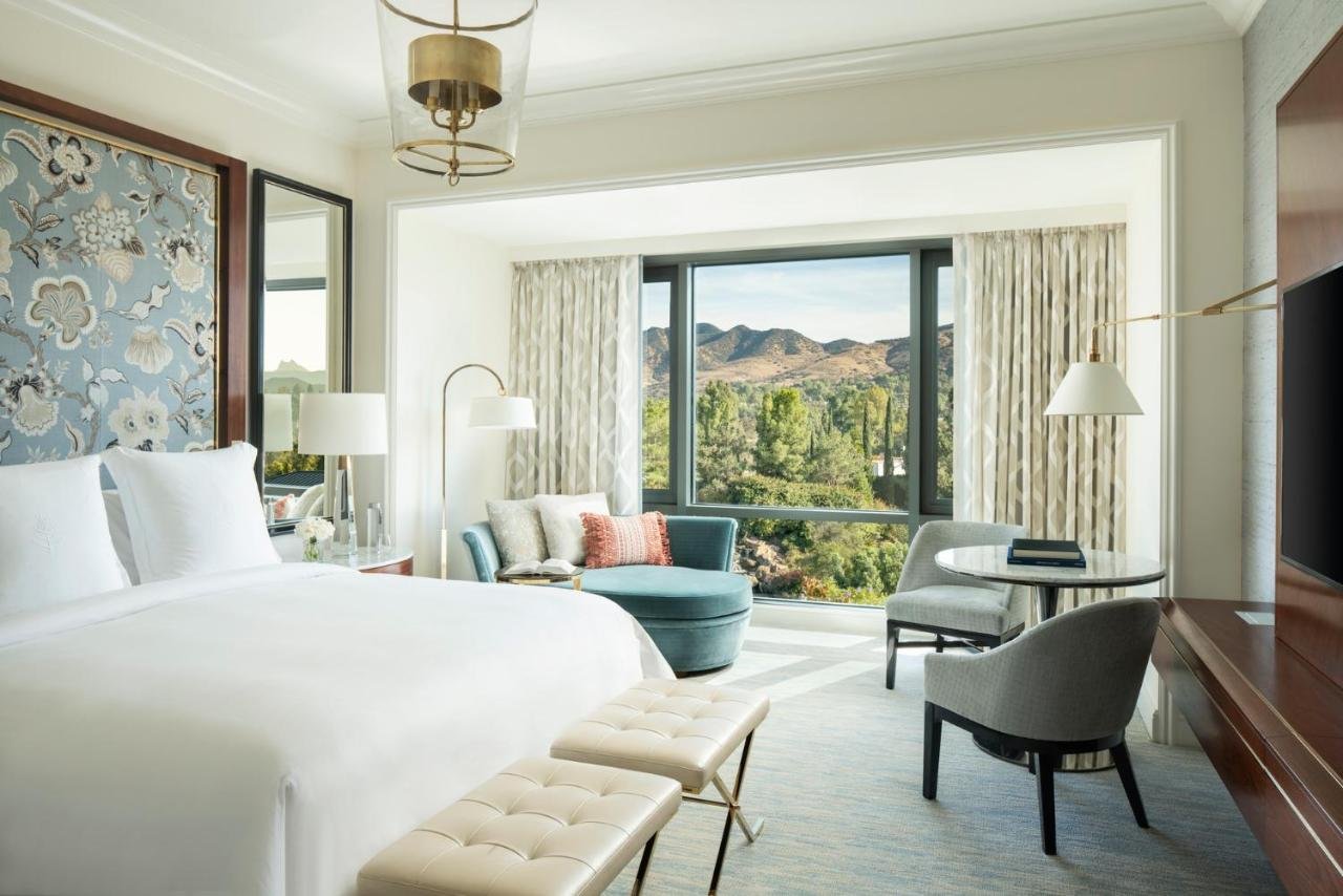 luxury lifestyle hotel