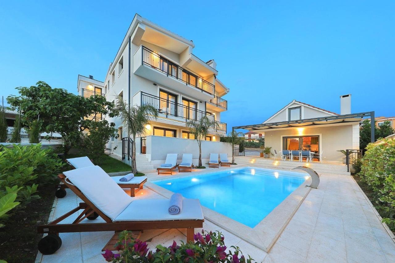 Gallery image of this property