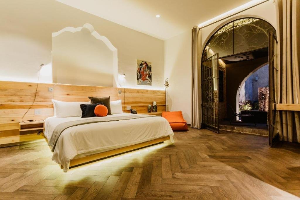 Gallery image of this property