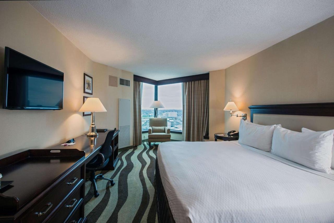 best hotel in detroit
